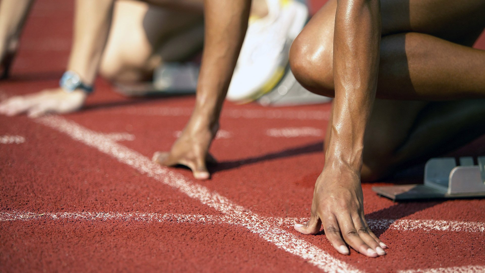 荷兰骑手 Janneke Boonzaaijer 在巴黎奥运会三项赛中获得第九名，展现出色表现。