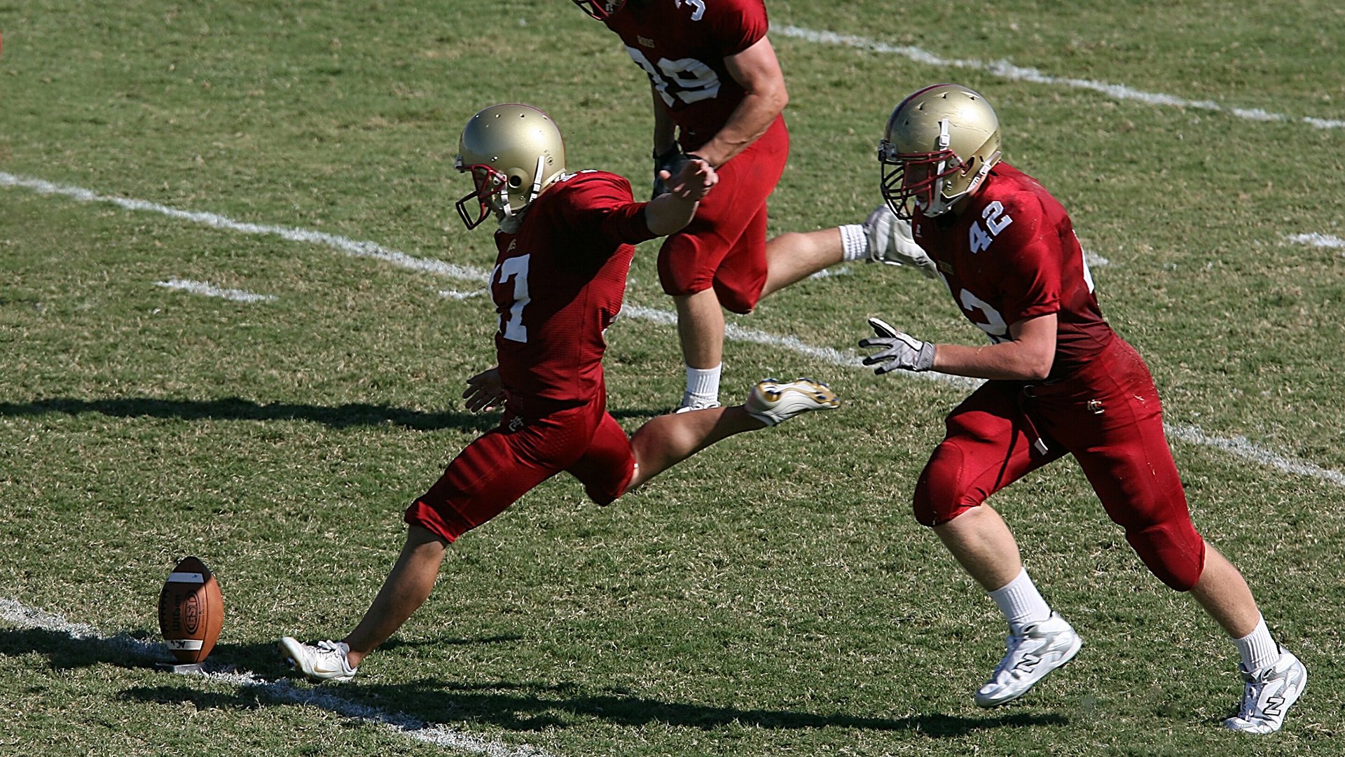 “青少年足球文化交流活动在全国多地举行，增进交流合作”，青少年足球联赛